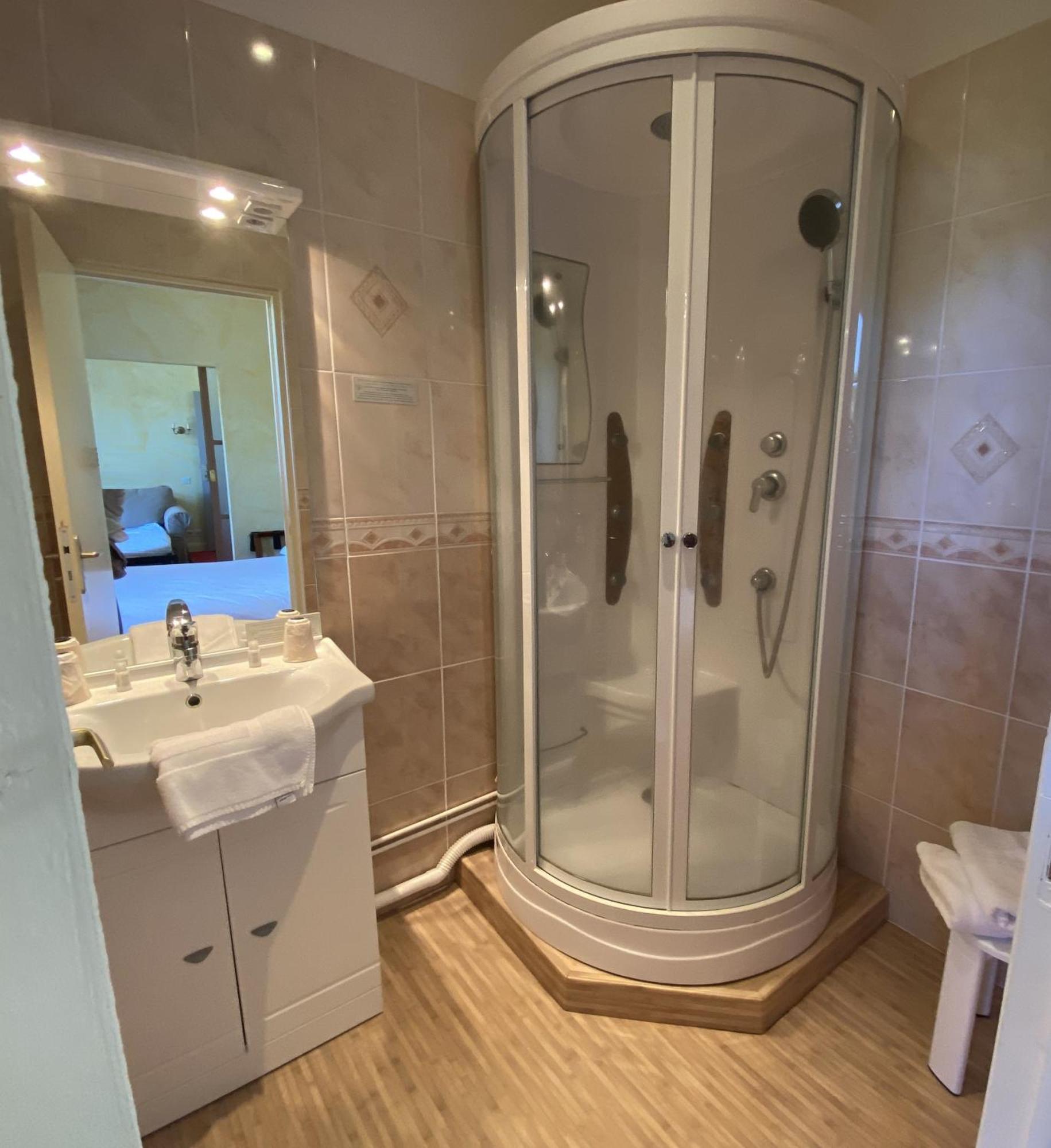 Hotel Beausejour Vic-sur-Cère Zimmer foto
