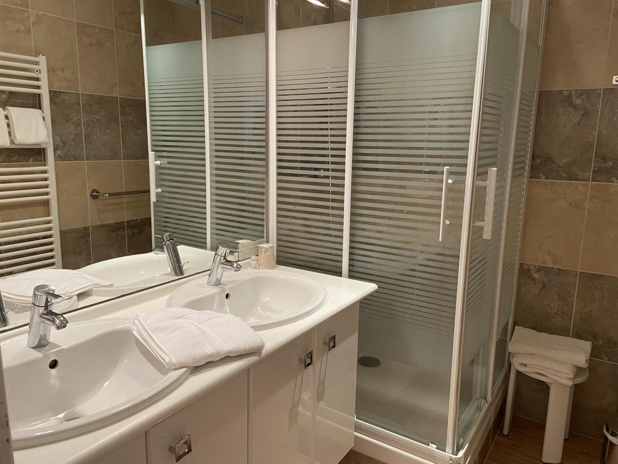 Hotel Beausejour Vic-sur-Cère Zimmer foto